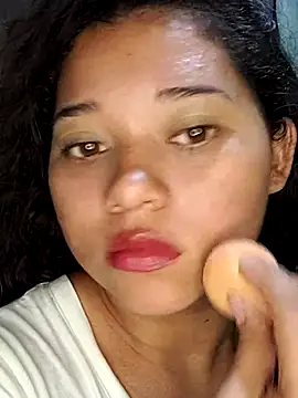 Snapshot of Violethroos chatting on October 29, 2025, 1:48 am Violethroos online show from October 29, 2025, 1:48 am