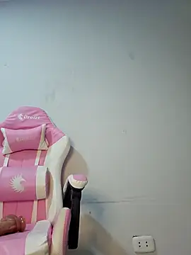 Snapshot of Miss_Pompitas23 chatting on October 12, 2025, 4:36 am Miss Pompitas23 online show from October 12, 2025, 4:36 am