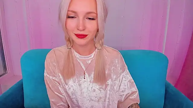 LisaFoxyMe online show from November 1, 2025, 8:30 am