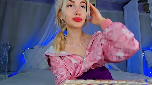 LisaFoxyMe online show from May 29, 2026, 10:05 pm