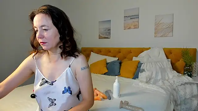 Snapshot of Kira_Adler chatting on October 10, 2025, 1:06 am Kira Adler online show from October 10, 2025, 1:06 am