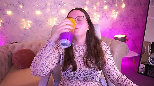 Snapshot of SophieDreamss chatting on March 3, 2026, 8:27 pm SophieDreamss online show from March 3, 2026, 8:27 pm