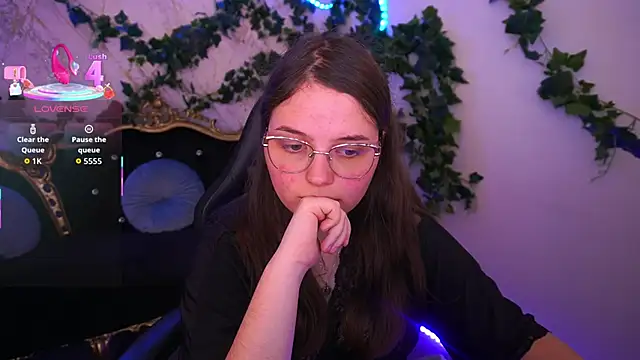 Snapshot of SophieDreamss chatting on November 18, 2025, 2:53 pm SophieDreamss online show from November 18, 2025, 2:53 pm