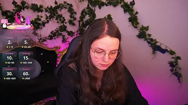 Snapshot of SophieDreamss chatting on December 14, 2025, 10:59 pm SophieDreamss online show from December 14, 2025, 10:59 pm