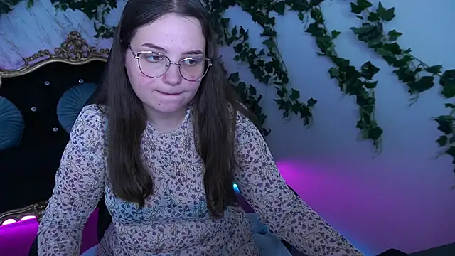 SophieDreamss online show from October 8, 2025, 1:45 pm