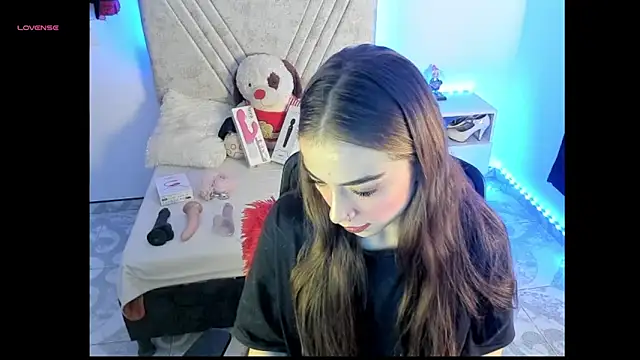 Mia Victoria22 online show from May 19, 2026, 2:51 am