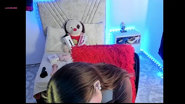 Mia Victoria22 online show from May 22, 2026, 7:34 pm