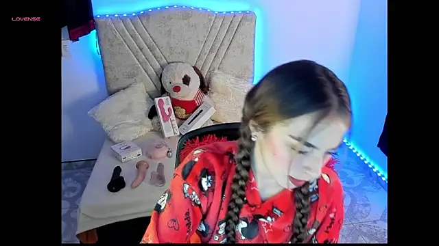 Mia Victoria22 online show from May 15, 2026, 2:42 am