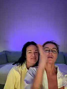 Snapshot of PleasureWeCouple chatting on October 18, 2025, 4:09 pm PleasureWeCouple online show from October 18, 2025, 4:09 pm