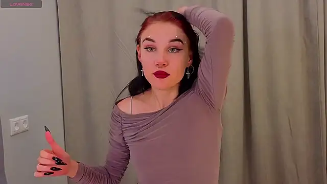 JenniferSullivan online show from September 24, 2025, 10:05 pm