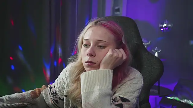 SakuraBliss online show from October 16, 2025, 1:19 pm