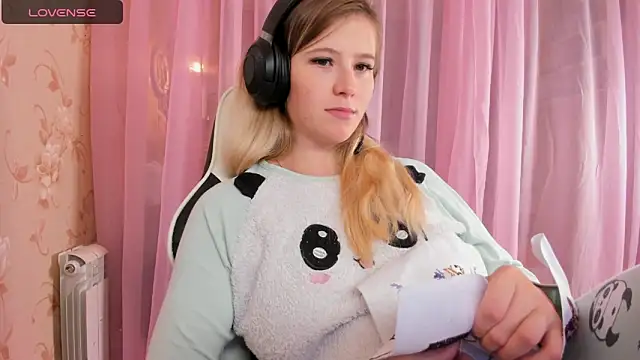 Anabel-Candy online show from October 26, 2025, 5:35 pm