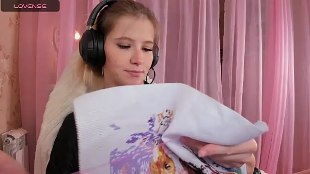 Anabel-Candy online show from October 16, 2025, 6:21 am