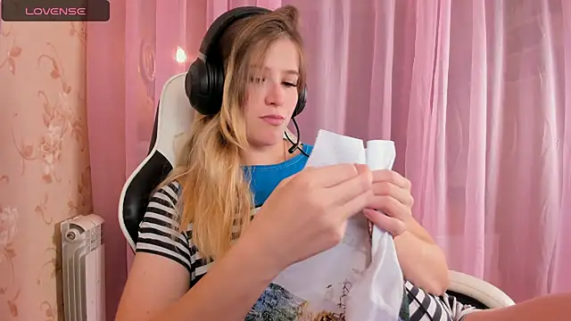 Anabel-Candy online show from October 22, 2025, 6:40 pm