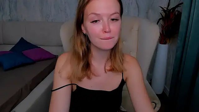 Snapshot of LaurennHill chatting on September 26, 2025, 12:28 am LaurennHill online show from September 26, 2025, 12:28 am