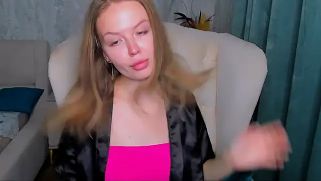 Snapshot of LaurennHill chatting on October 22, 2025, 12:21 am LaurennHill online show from October 22, 2025, 12:21 am