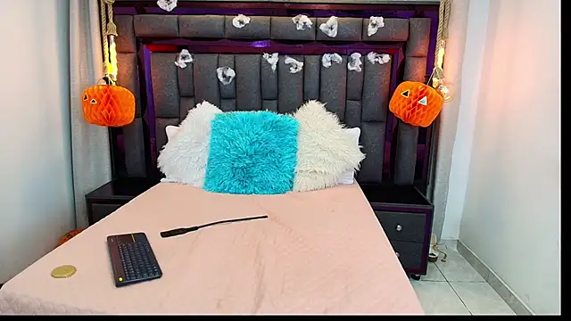 AdelineFiore online show from October 31, 2025, 11:07 am