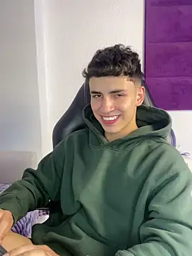 Snapshot of AdrianRinaldi chatting on October 5, 2025, 8:27 am AdrianRinaldi online show from October 5, 2025, 8:27 am