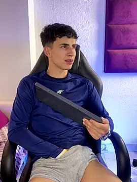 Snapshot of AdrianRinaldi chatting on September 28, 2025, 8:21 am AdrianRinaldi online show from September 28, 2025, 8:21 am