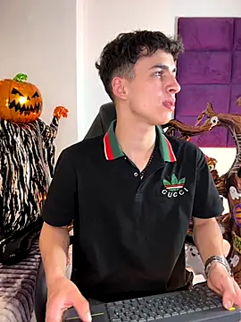 Snapshot of AdrianRinaldi chatting on October 31, 2025, 8:16 pm AdrianRinaldi online show from October 31, 2025, 8:16 pm