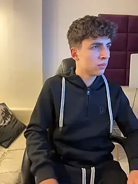 AdrianRinaldi online show from December 5, 2025, 8:06 pm