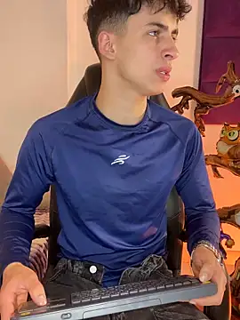 Snapshot of AdrianRinaldi chatting on October 29, 2025, 7:57 pm AdrianRinaldi online show from October 29, 2025, 7:57 pm