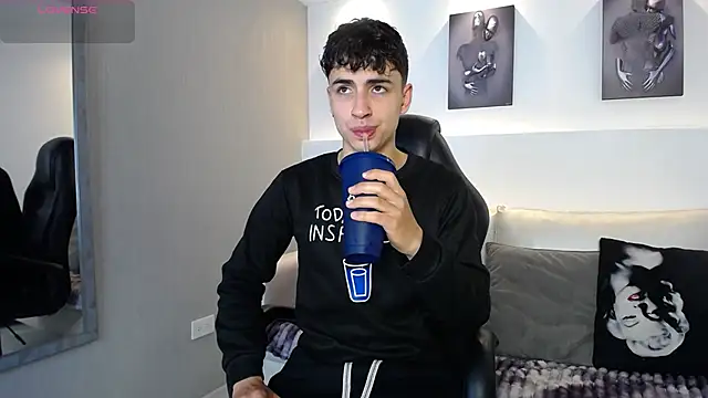 AdrianRinaldi online show from November 10, 2025, 8:14 pm