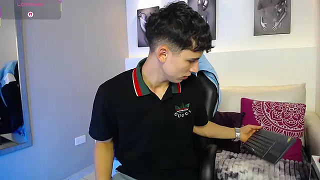 Snapshot of AdrianRinaldi chatting on September 27, 2025, 8:15 pm AdrianRinaldi online show from September 27, 2025, 8:15 pm