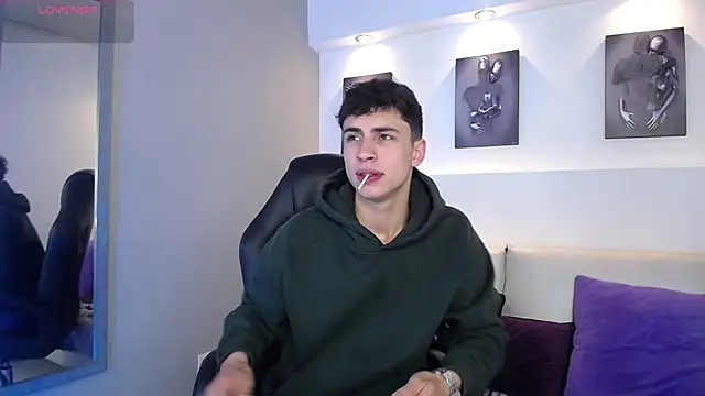 Snapshot of AdrianRinaldi chatting on September 30, 2025, 7:53 pm AdrianRinaldi online show from September 30, 2025, 7:53 pm