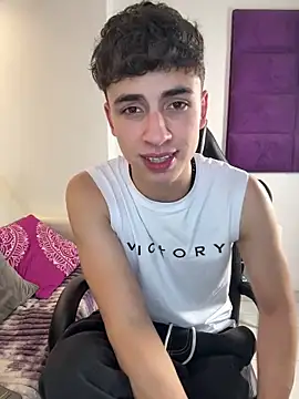 AdrianRinaldi online show from November 13, 2025, 8:02 pm