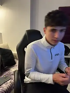 AdrianRinaldi online show from November 18, 2025, 8:23 pm