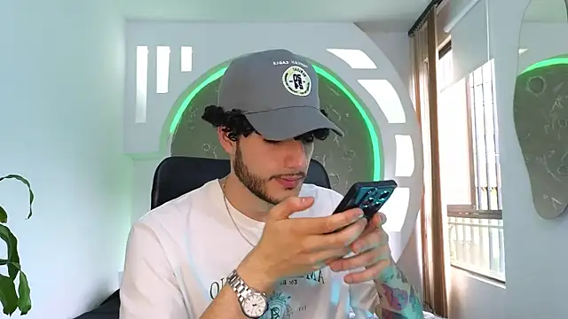 Snapshot of Rafael_Mendezz chatting on October 8, 2025, 7:58 pm Rafael Mendezz online show from October 8, 2025, 7:58 pm