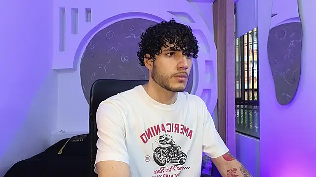 Snapshot of Rafael_Mendezz chatting on October 24, 2025, 8:19 pm Rafael Mendezz online show from October 24, 2025, 8:19 pm