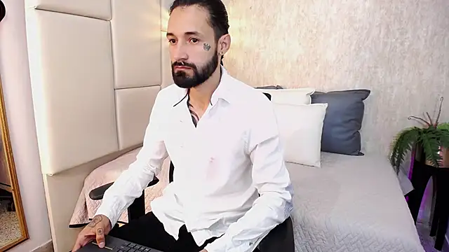 Hisoka 011 online show from February 16, 2026, 7:34 pm