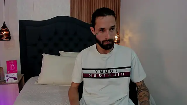 Hisoka 011 online show from April 9, 2026, 7:20 pm