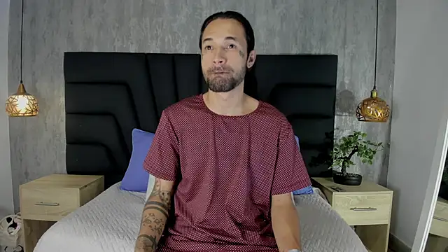 Snapshot of Hisoka_011 chatting on October 27, 2025, 7:37 pm Hisoka 011 online show from October 27, 2025, 7:37 pm