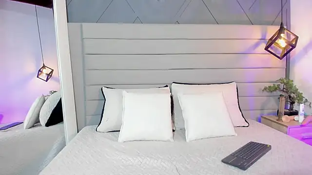 Snapshot of Hisoka_011 chatting on October 3, 2025, 7:37 pm Hisoka 011 online show from October 3, 2025, 7:37 pm