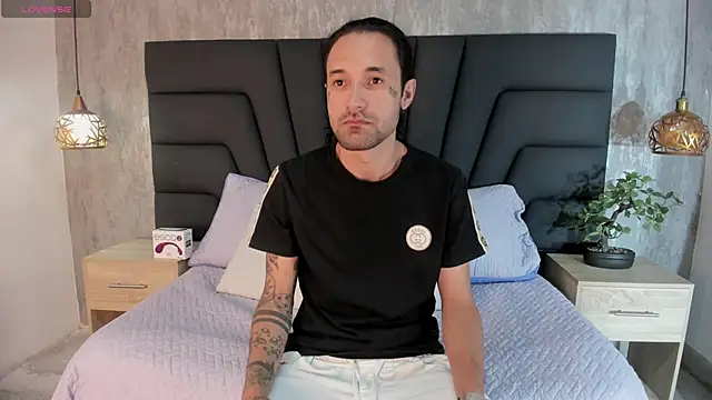 Snapshot of Hisoka_011 chatting on October 18, 2025, 7:16 pm Hisoka 011 online show from October 18, 2025, 7:16 pm