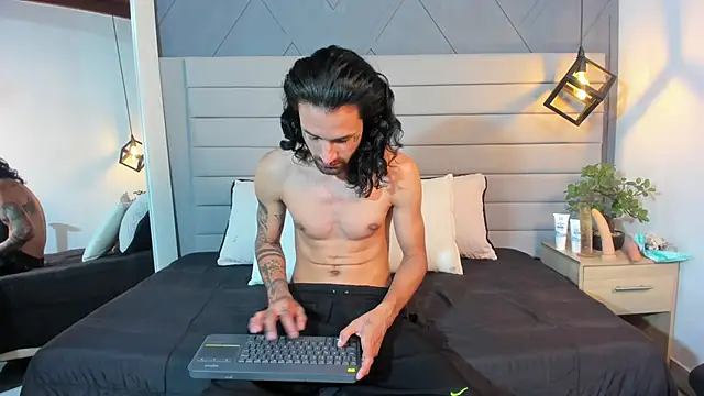 Snapshot of Hisoka_011 chatting on September 30, 2025, 7:31 pm Hisoka 011 online show from September 30, 2025, 7:31 pm