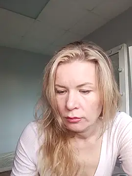 Julia Giulia online show from March 21, 2026, 3:49 pm