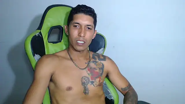 Snapshot of sensualduo chatting on October 18, 2025, 12:01 am sensualduo online show from October 18, 2025, 12:01 am