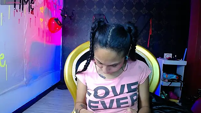 Snapshot of Sweettpleasure chatting on October 7, 2025, 2:29 pm Sweettpleasure online show from October 7, 2025, 2:29 pm