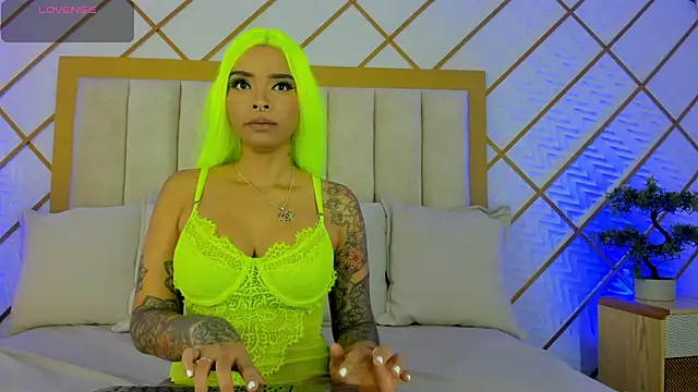 cocoamore online show from December 20, 2025, 11:35 am