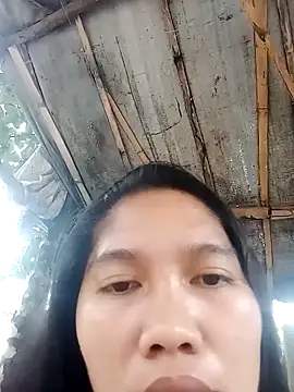 Snapshot of prettymom35 chatting on October 27, 2025, 2:01 am prettymom35 online show from October 27, 2025, 2:01 am