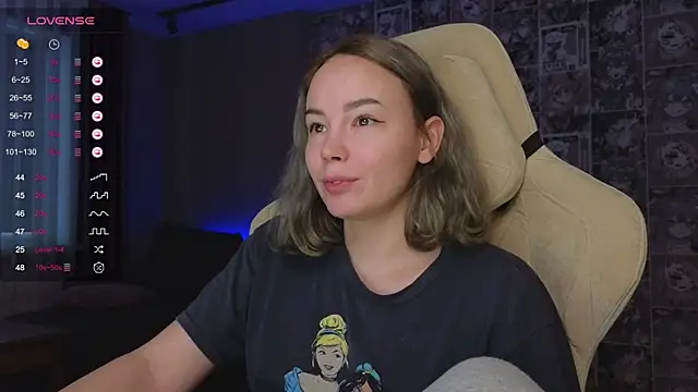 Snapshot of CutieGoose chatting on November 17, 2025, 9:02 am CutieGoose online show from November 17, 2025, 9:02 am