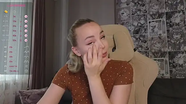 Snapshot of CutieGoose chatting on October 7, 2025, 8:04 am CutieGoose online show from October 7, 2025, 8:04 am