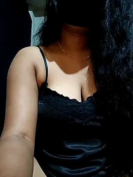 Snapshot of DiyaRoy49 chatting on November 25, 2025, 11:32 am DiyaRoy49 online show from November 25, 2025, 11:32 am