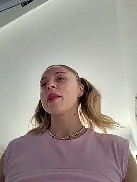 BabyAnais online show from April 17, 2026, 12:08 pm