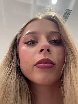 Snapshot of BabyAnais chatting on October 15, 2025, 1:52 pm BabyAnais online show from October 15, 2025, 1:52 pm