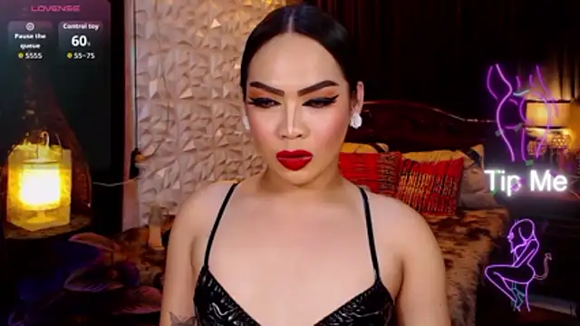 GODDESSHUGECOCKANDREA online show from April 23, 2026, 6:31 pm